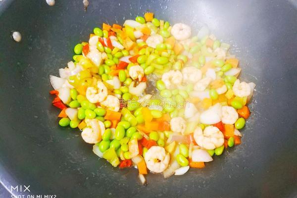 毛豆炒虾仁的做法图解6