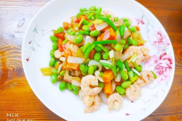 毛豆炒虾仁的做法图解7