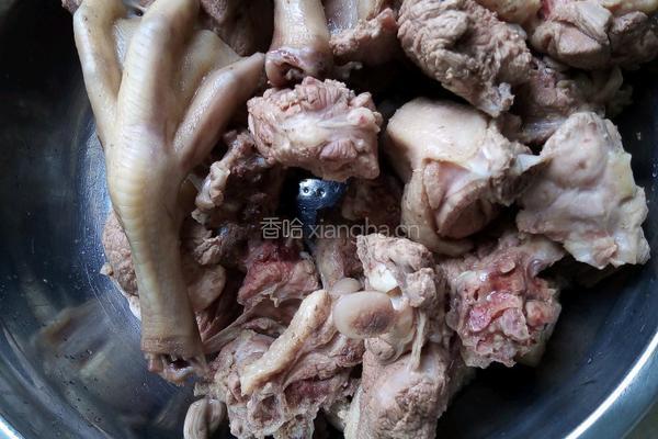 小土豆焖鸭的做法图解2