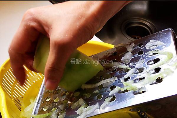 夏季祛湿 冬瓜猪肉馅儿饺子的做法图解1