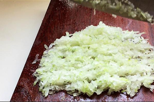 夏季祛湿 冬瓜猪肉馅儿饺子的做法图解2
