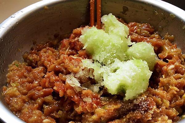 夏季祛湿 冬瓜猪肉馅儿饺子的做法图解5