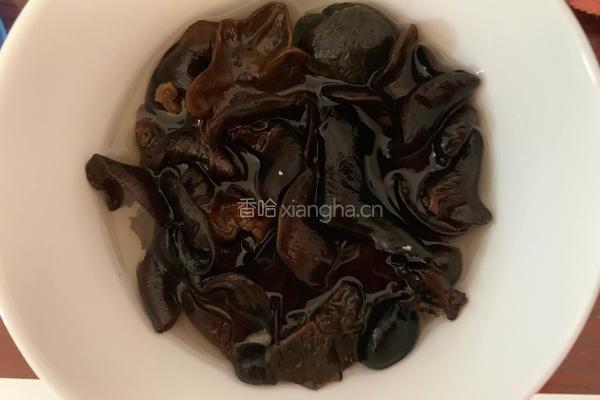 家常玉米排骨汤的做法图解3