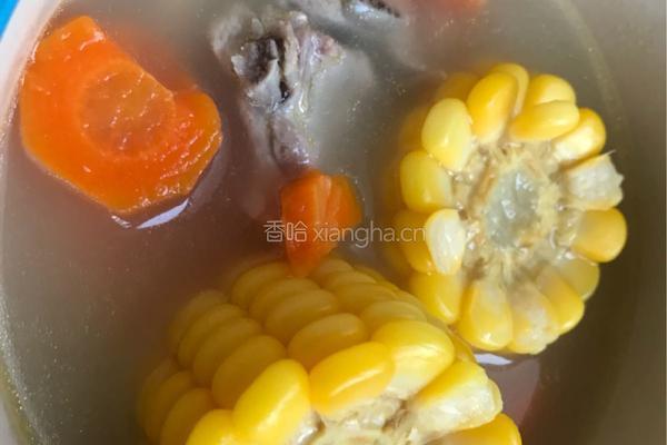 胡萝卜玉米排骨汤的做法图解4