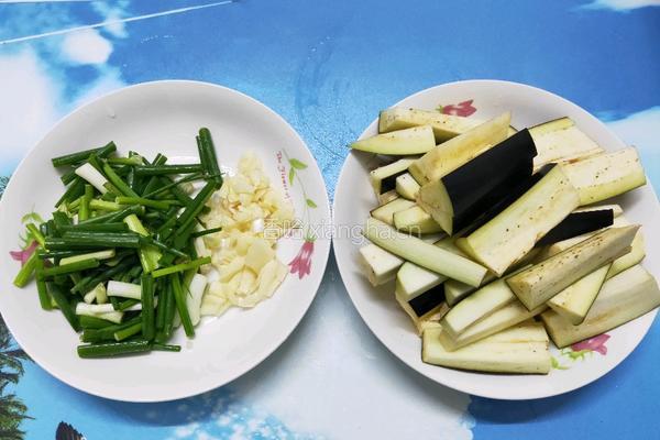 焖茄子的做法图解1