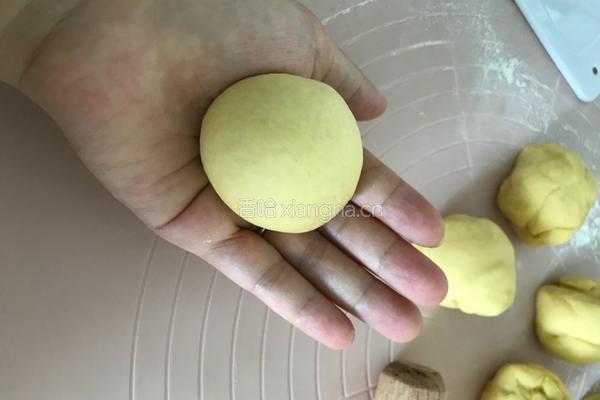 红豆沙南瓜包的做法图解9
