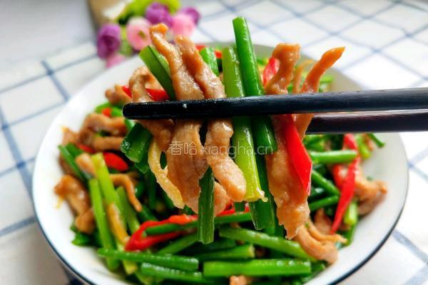 韭菜苔炒肉丝的做法图解1