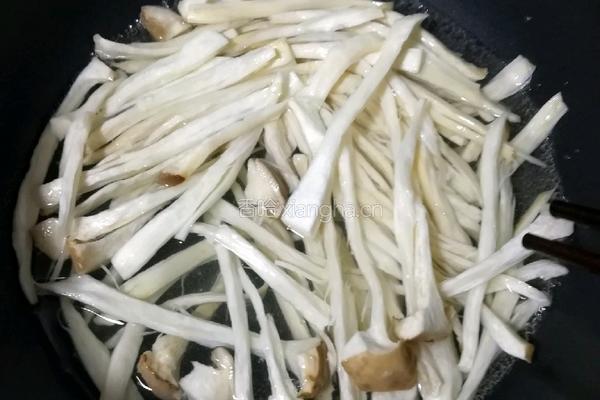 凉拌杏鲍菇的做法图解2