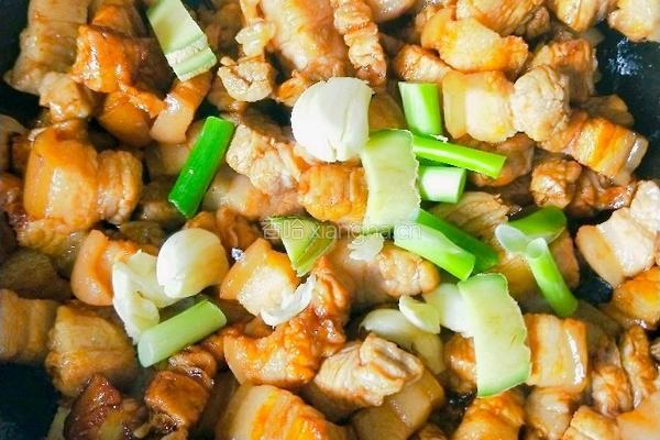 红烧肉炖土豆的做法图解12