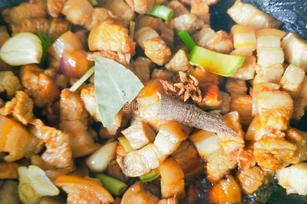 红烧肉炖土豆的做法图解13
