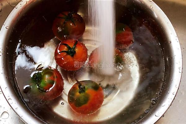 厨房小白的福音—夏季快手菜酱汁番茄的做法图解1