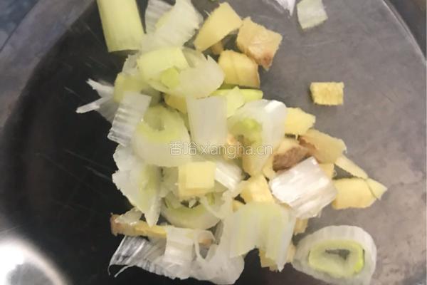 芦笋炒鸡蛋的做法图解2