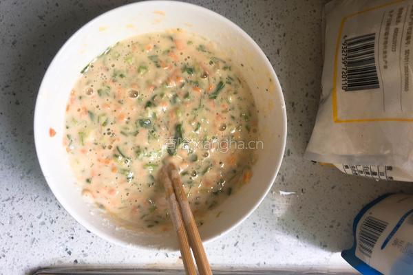 芹菜胡萝卜鸡蛋饼的做法图解3