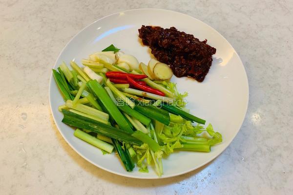 家常水煮牛肉片的做法图解2