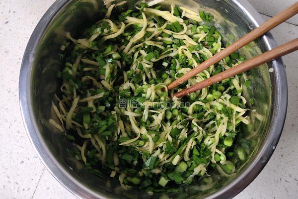 韭菜土豆丝饺子的做法图解3