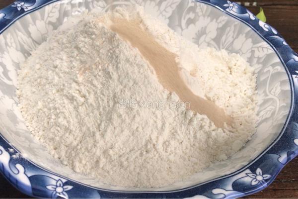 发面剩菜馅饼的做法图解1