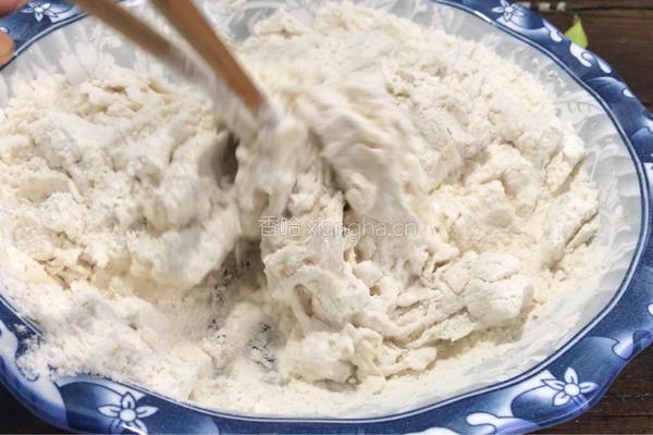 发面剩菜馅饼的做法图解2