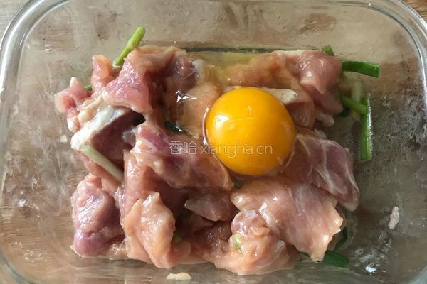 黄金猪肉粒的做法图解4
