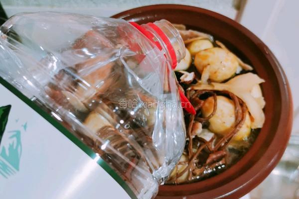 鲜芋响螺片黑豆芡实黄精茶树菇炖母鸡汤的做法图解10