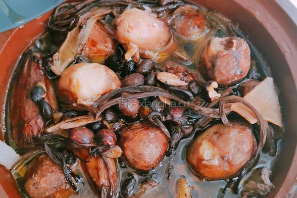 鲜芋响螺片黑豆芡实黄精茶树菇炖母鸡汤的做法图解12
