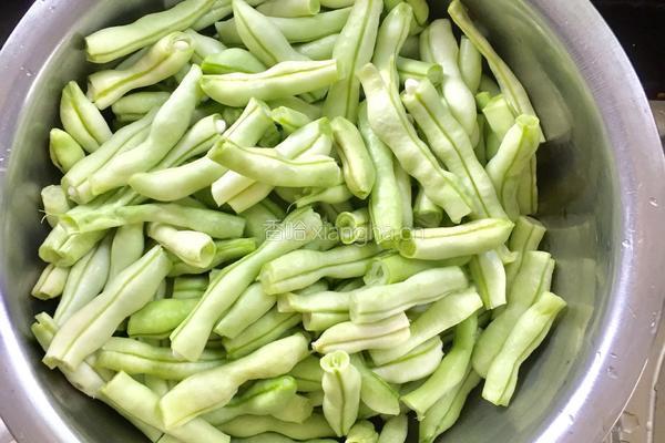 豆角炒肉的做法图解2