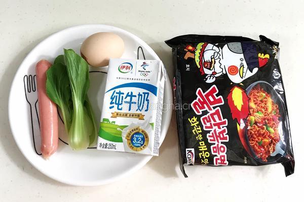 牛奶火鸡面的做法图解1