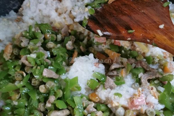 爆香炒饭的做法图解5