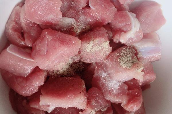 菠萝咕噜肉的做法图解1