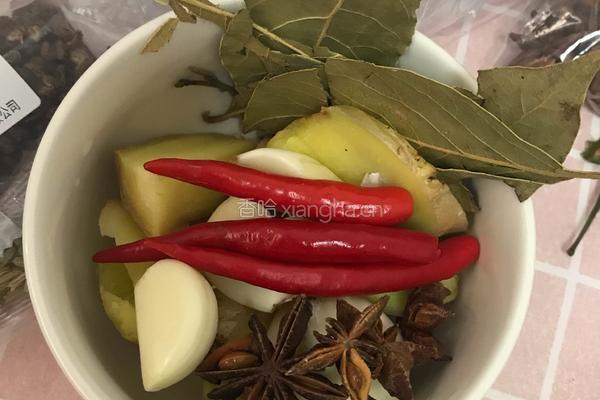 电饭煲卤味猪蹄的做法图解2