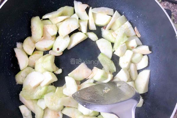 丝瓜炒蛋?的做法图解3