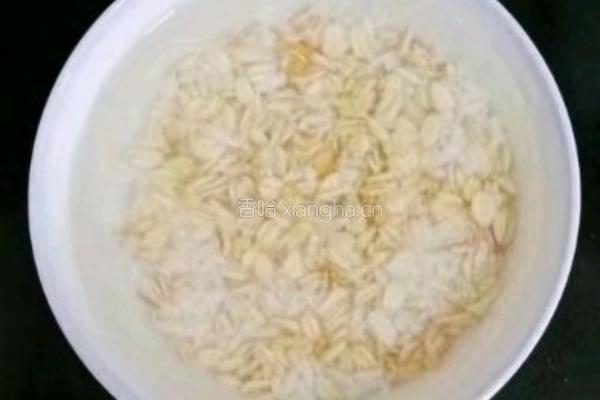 燕麦红薯粥 (宝宝辅食）的做法图解1