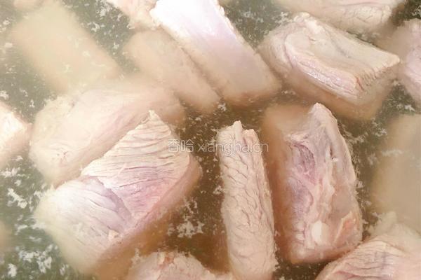 家常排骨炖土豆的做法图解3