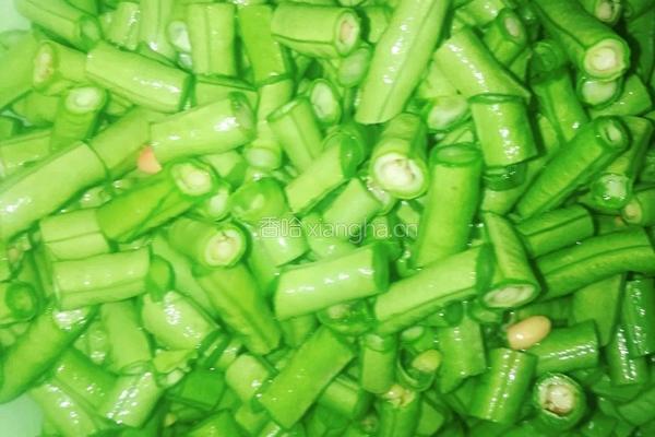 豆角炒鸡蛋的做法图解1