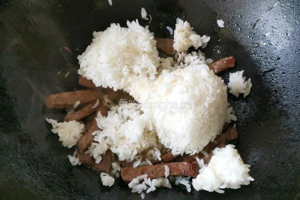 黑胡椒牛排炒饭的做法图解7