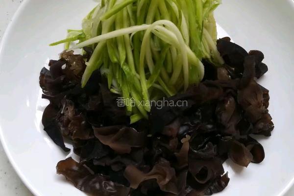 凉拌西湖木耳的做法图解8