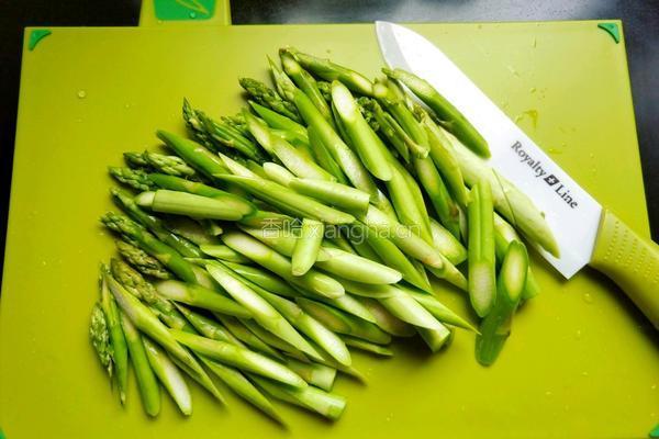 凉拌蒜泥芦笋的做法图解4