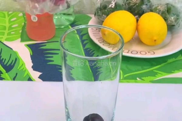 自制樱桃冷饮的做法图解1