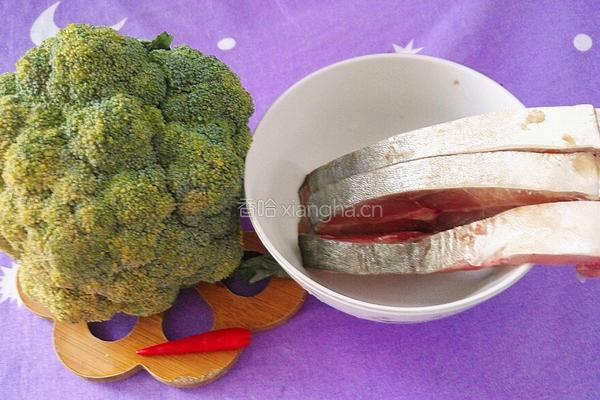 清蒸西兰花鱼块的做法图解1