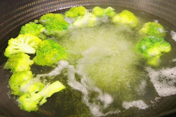 清蒸西兰花鱼块的做法图解3