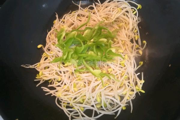 清炒青椒黄豆芽的做法图解7