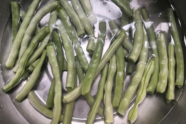 蒜香四季豆的做法图解2