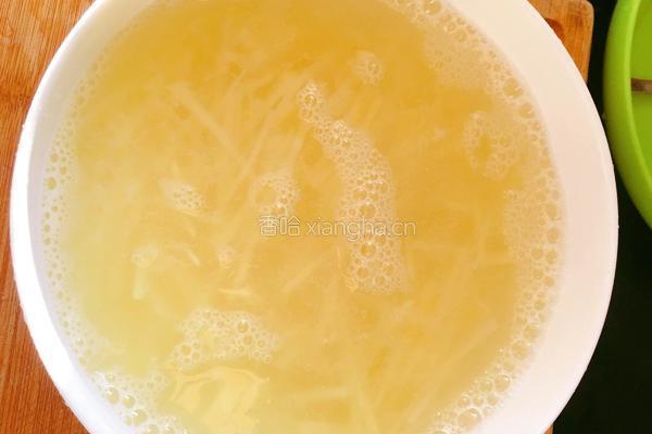 鹌鹑蛋土豆饼的做法图解3