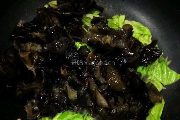圆白菜炒木耳的做法图解13