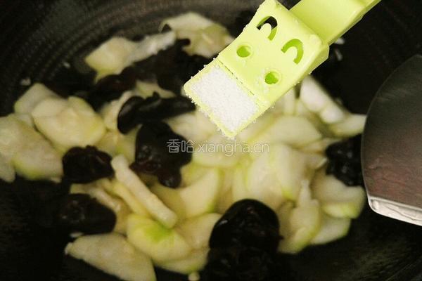 蒲瓜炒木耳的做法图解10