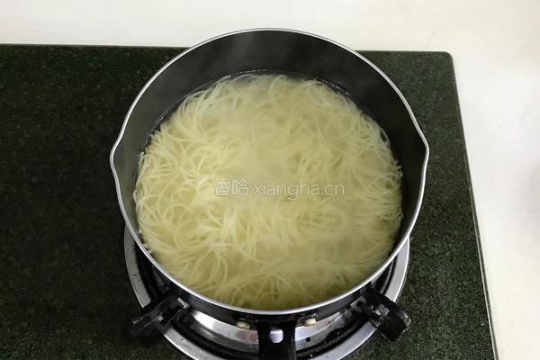 南瓜香肠芦笋意面的做法图解6