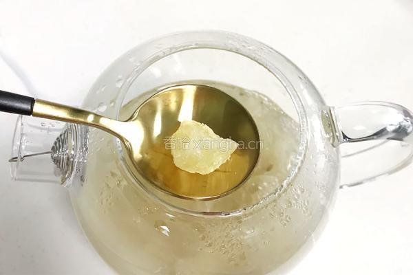 火龙果银耳莲子汤的做法图解6