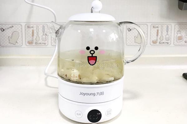 火龙果银耳莲子汤的做法图解5