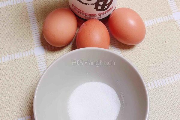 蜜汁香油蒸蛋（润肺止咳）的做法图解1