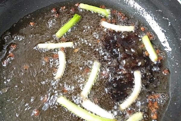 粉条菜包子的做法图解3
