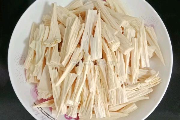 芹菜炒腐竹的做法图解2